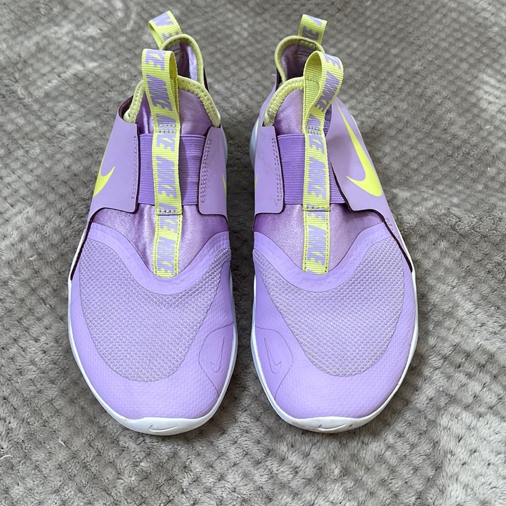 Nike flex runner low top shoes (youth 5.5/ womens 7/7.5)